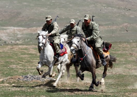 Van'daki Kırgız süvari birliği 11