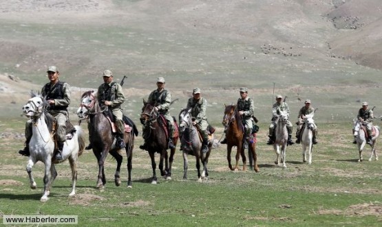 Van'daki Kırgız süvari birliği 3