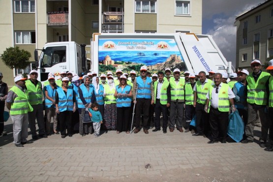 İpekyolu Belediyesi Kevenli TOKİ'de temizlik kampanyası 1