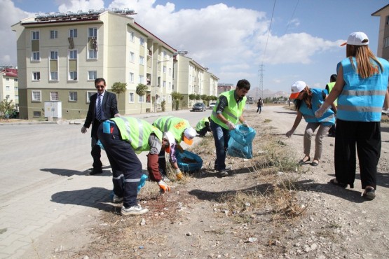 İpekyolu Belediyesi Kevenli TOKİ'de temizlik kampanyası 3