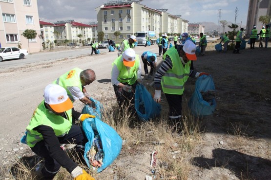 İpekyolu Belediyesi Kevenli TOKİ'de temizlik kampanyası 4