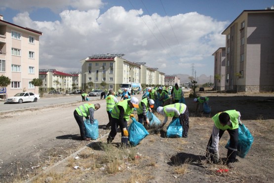 İpekyolu Belediyesi Kevenli TOKİ'de temizlik kampanyası 5