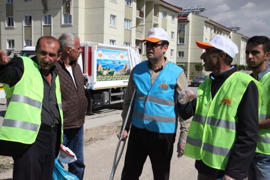 İpekyolu Belediyesi Kevenli TOKİ'de temizlik kampanyası 6