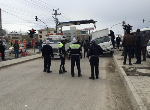 Van'da feci trafik kazası; 5 yaralı 1