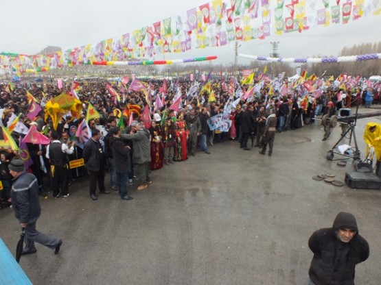 2015 Van Newrozu'nda karaler! 12