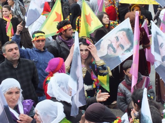2015 Van Newrozu'nda karaler! 17