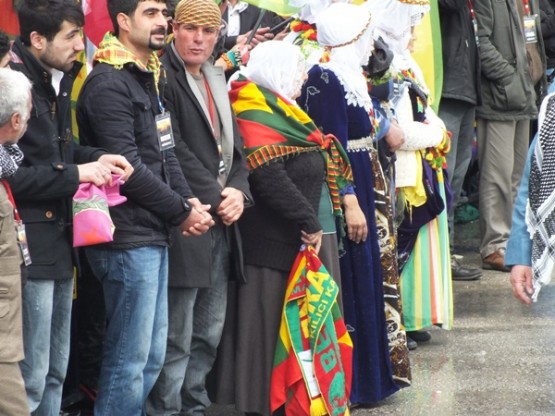 2015 Van Newrozu'nda karaler! 23