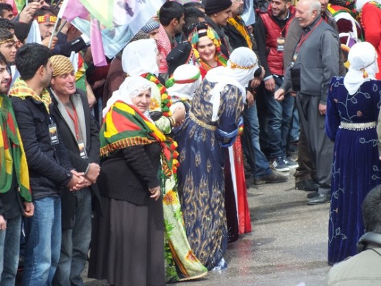 2015 Van Newrozu'nda karaler! 54