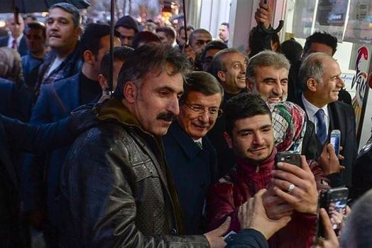 Vanlılar Başbakan'la selfie çekti 2