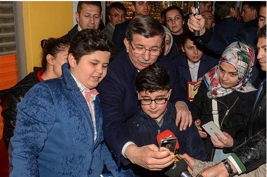 Vanlılar Başbakan'la selfie çekti 3