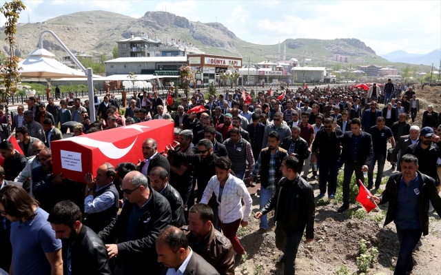 Şehit Ferhat Arslan'ın cenazesinde yürek yakan kareler 14