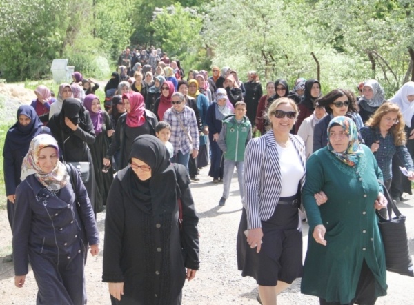 Vanlı 100 kadın ilk defa Akdamar Adasına götürüldü 13