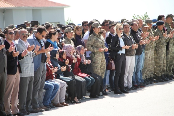 Van'da iki şehide uğrlama töreni düzenlendi 21