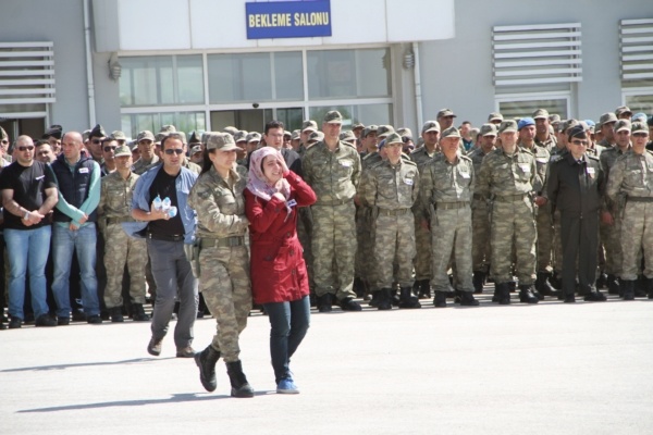 Van'da iki şehide uğrlama töreni düzenlendi 18