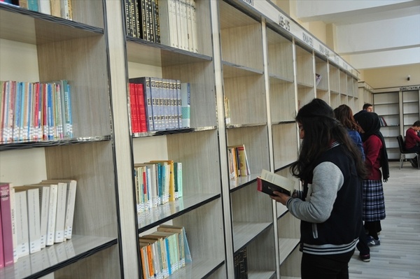 Van'daki liseye tam donanımlı kütüphane 5