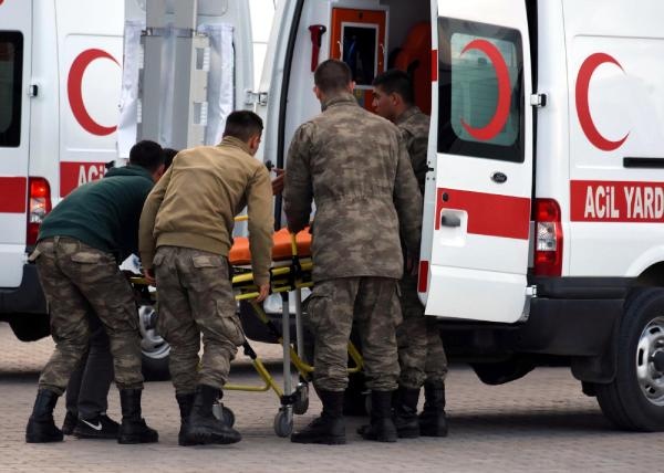 Yaralı askerler hastaneye getirildi 3
