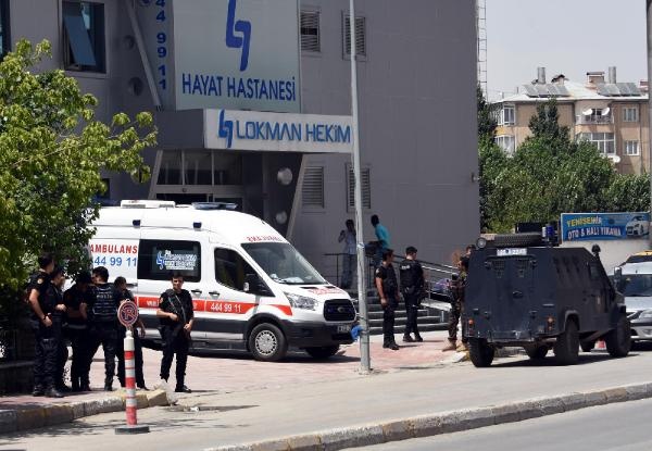Van'da bombalı saldırı: 1 şehit, 3 yaralı 2