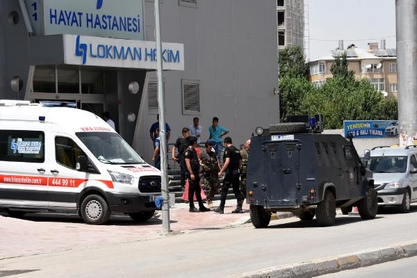 Van'da bombalı saldırı: 1 şehit, 3 yaralı 5