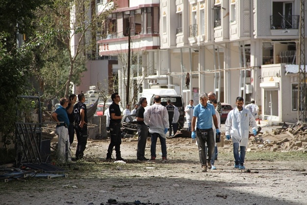 Van'da bombalı saldırı 16