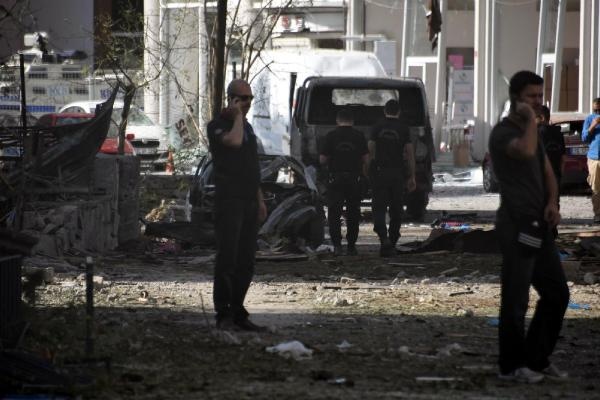Van'da bombalı saldırı 9