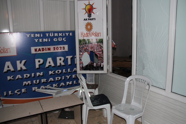 AK Parti ilçe binasına bombalı saldırı yapıldı 8
