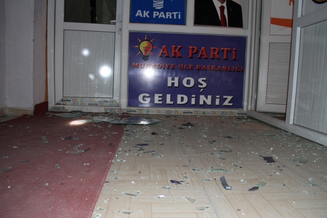 AK Parti ilçe binasına bombalı saldırı yapıldı 6