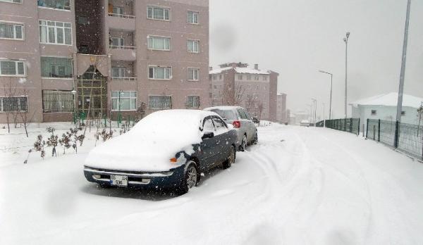 Van'da kar yağışı hayatı olumsuz etkiledi 2