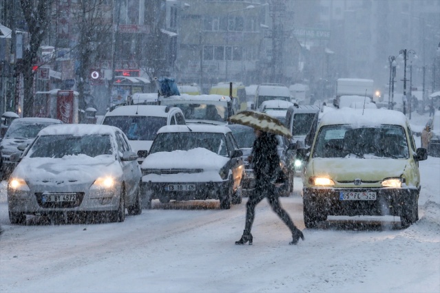 Van'da kar yağışı hayatı olumsuz etkiledi 8