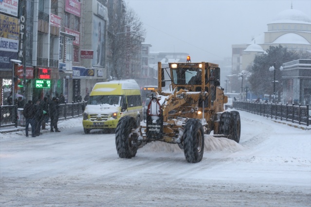 Van'da kar yağışı hayatı olumsuz etkiledi 7