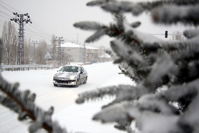 Van'da kar yağışı hayatı olumsuz etkiledi 19