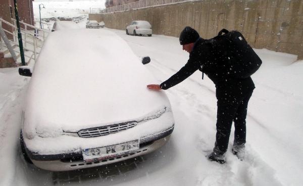Van'da kar yağışı hayatı olumsuz etkiledi 1