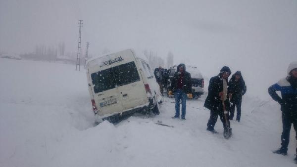 Başkale'de karla mücadele çalışmaları 5