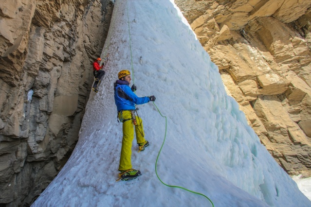 Milli dağcı Tunç Fındık, Van'da donmuş şelaleye tırmandı 3