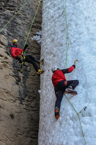 Milli dağcı Tunç Fındık, Van'da donmuş şelaleye tırmandı 2