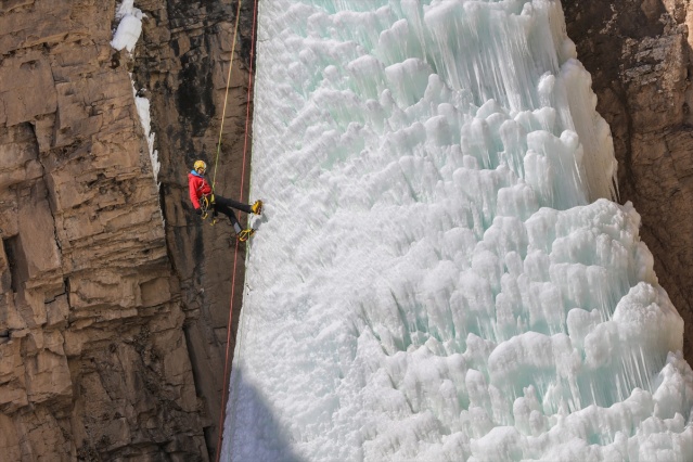 Milli dağcı Tunç Fındık, Van'da donmuş şelaleye tırmandı 10