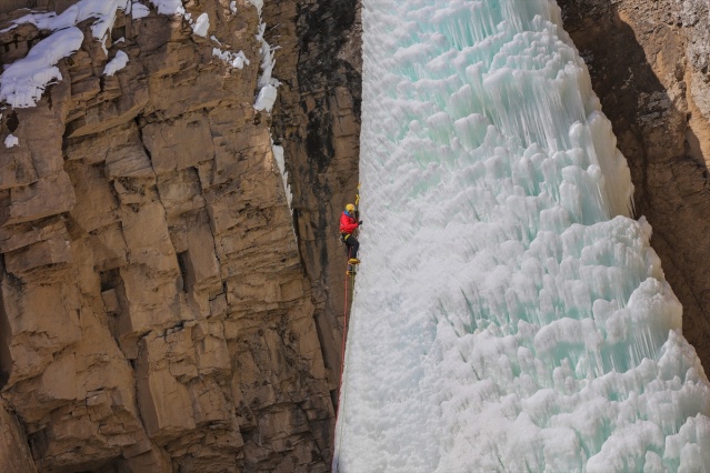 Milli dağcı Tunç Fındık, Van'da donmuş şelaleye tırmandı 19