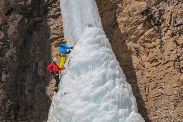 Milli dağcı Tunç Fındık, Van'da donmuş şelaleye tırmandı 15