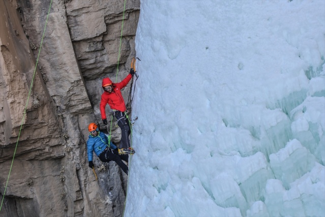 Milli dağcı Tunç Fındık, Van'da donmuş şelaleye tırmandı 4