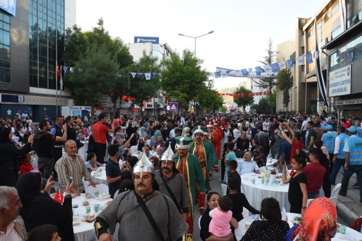 İpekyolu Belediyesinden 13 bin kişiye iftar yemeği 4