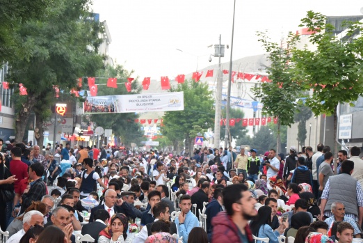 İpekyolu Belediyesinden 13 bin kişiye iftar yemeği 14