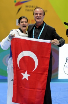 Van'ın gururu Nur Tatar, Dünya Şampiyonu 1