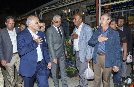 Vali Zorluoğlu, iftarını Gürpınarlı vatandaşlarla açtı 5