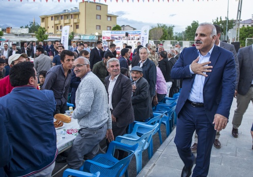 Vali Zorluoğlu, iftarını Gürpınarlı vatandaşlarla açtı 8