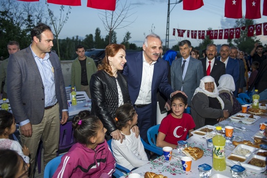 Vali Zorluoğlu, Kasımoğlu Mahallesi’nde iftar açtı 3
