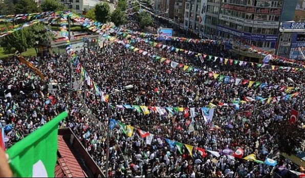 HDP final mitingini Van'da yaptı 10