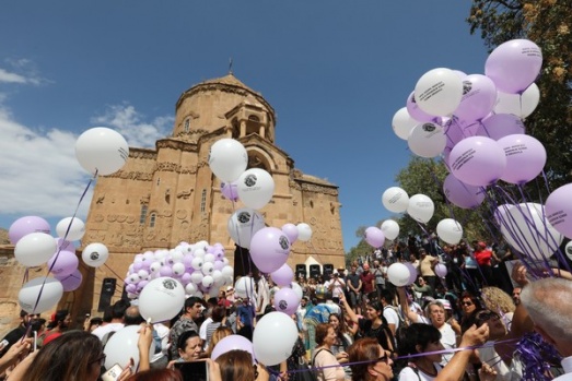 Bakan Ersoy Akdamar'da yapılan Ermeni ayinine katıldı 10