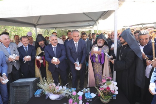 Bakan Ersoy Akdamar'da yapılan Ermeni ayinine katıldı 11