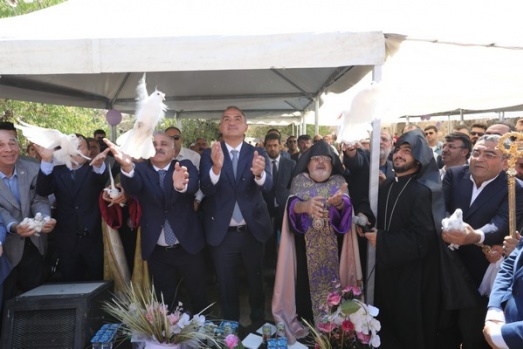 Bakan Ersoy Akdamar'da yapılan Ermeni ayinine katıldı 12