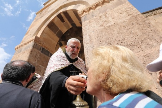 Bakan Ersoy Akdamar'da yapılan Ermeni ayinine katıldı 9