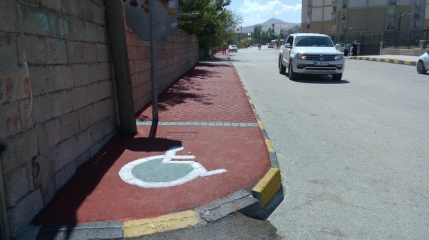 İpekyolu’nda okullar asfaltlarla renkleniyor 4